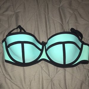 TRIANGL Bathing Suit Top